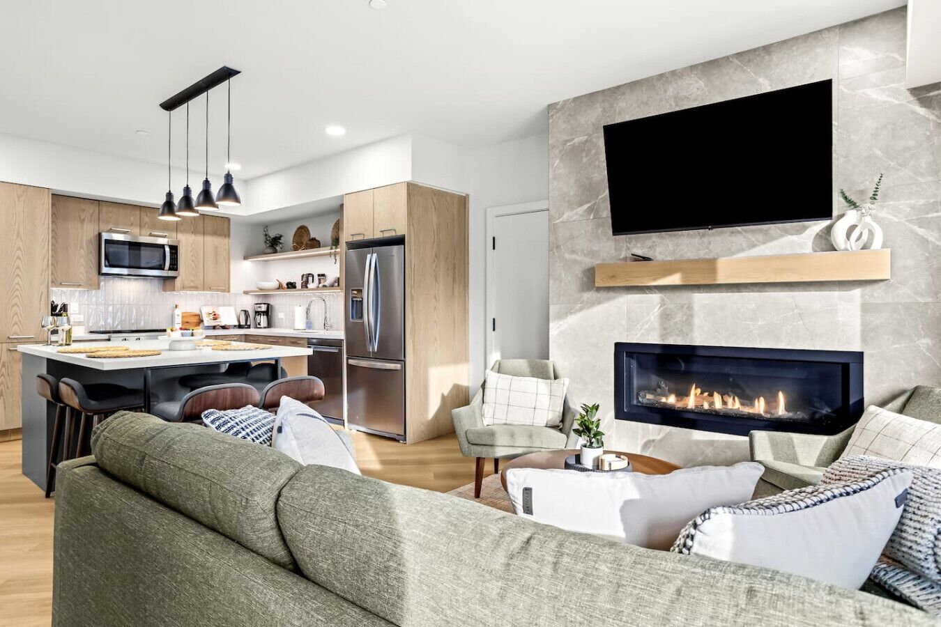 TV, fireplace