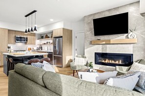 Fernseher, Kamin