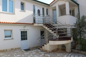 Exterior detail - Charming Apartment in Stara Novalja (Stara Novalja)