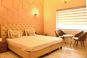 Quarto solteiro luxo, vista para o jardim | Espaço de trabalho para notebook, Wi-Fi de cortesia