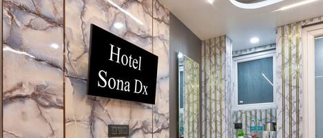 Deluxe Double Room | Lobby