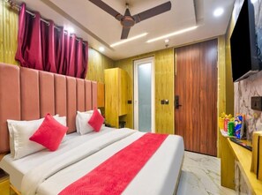 Superior Double Room | Free WiFi, bed sheets - Hotel Sona Deluxe @ 2Min From New Delhi Railway Station (New Delhi)