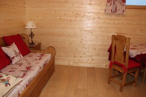 Iron/ironing board, WiFi - Le Chalet d'Ulysse - 10 pers Carroz Grand Massif 74300 Haute Savoie - Typical (Arâches-la-Frasse)