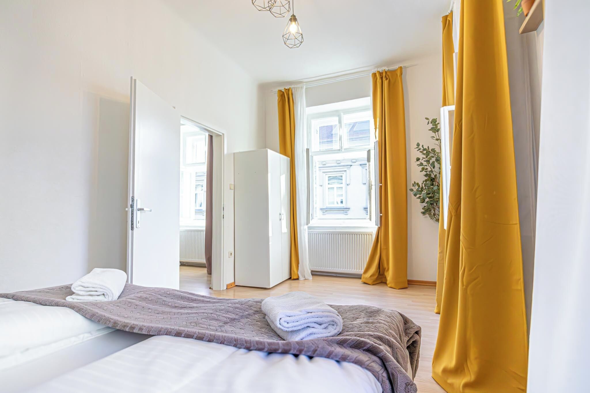 Departamento básico | Tabla de planchar con plancha y wifi gratis 