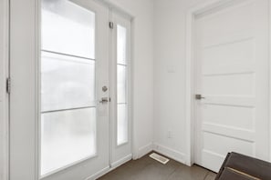 Interior - Enjoy a bright, inviting interior with comfort (Outaouais)