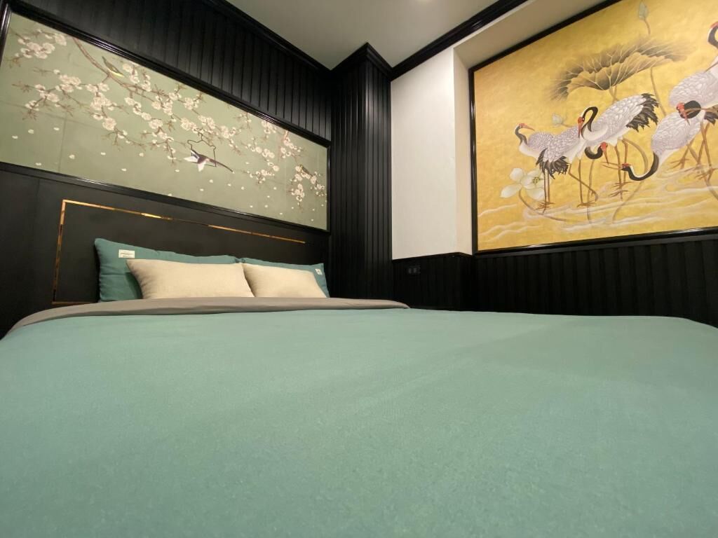 Bureau, espace de travail pour ordinateur portable, rideaux occultants