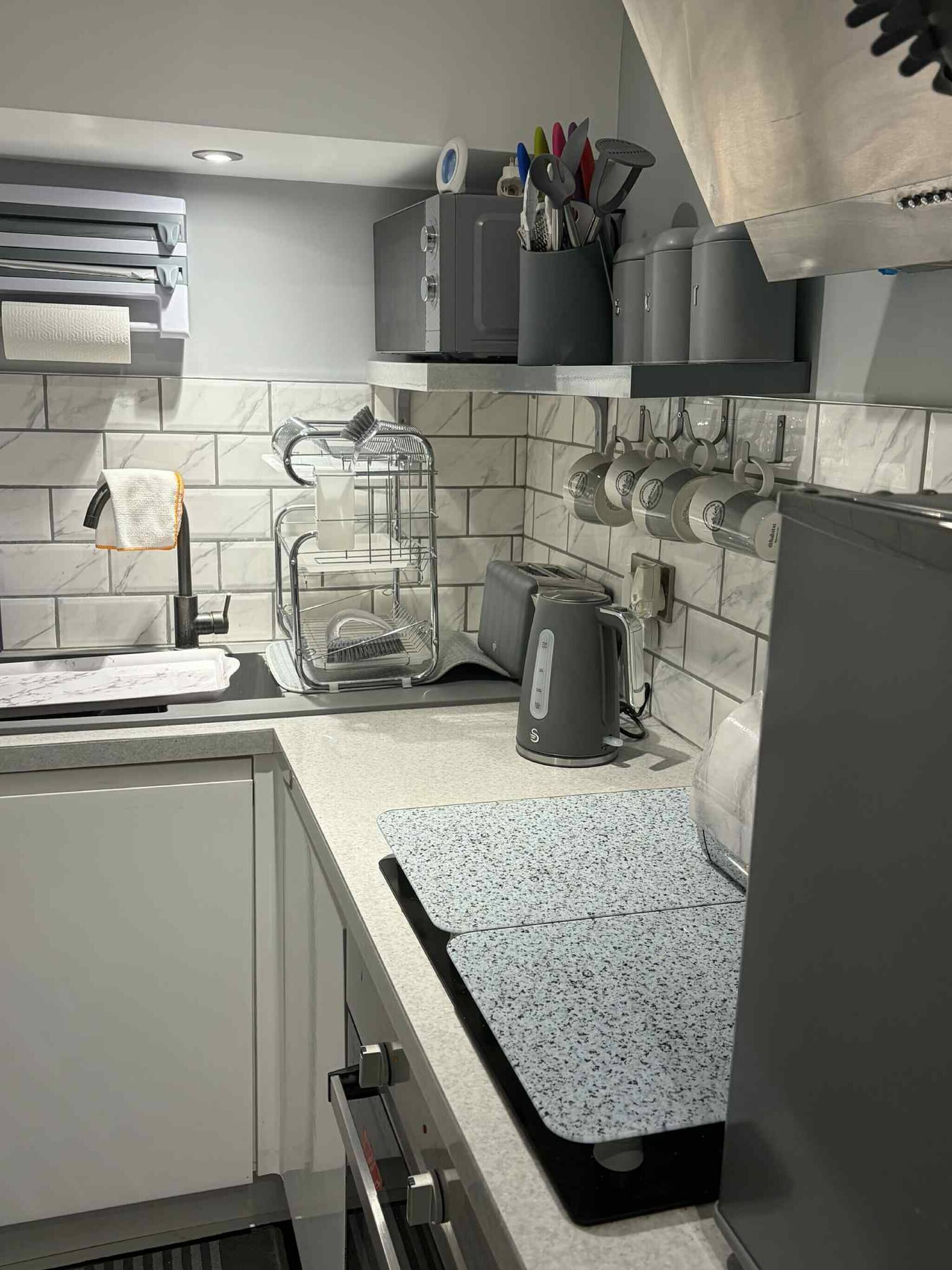 Coffee/tea maker, microwave, stovetop, toaster