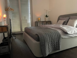Iron/ironing board, internet, bed sheets