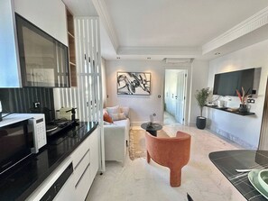 TV - Irina – Cozy urban refuge in the heart of La Marsa (Marsa)