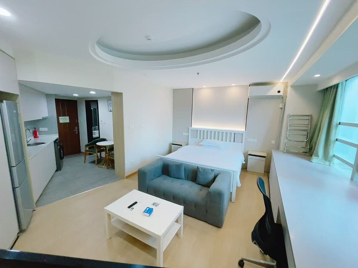 Executive Studio Suite, City View | Living area