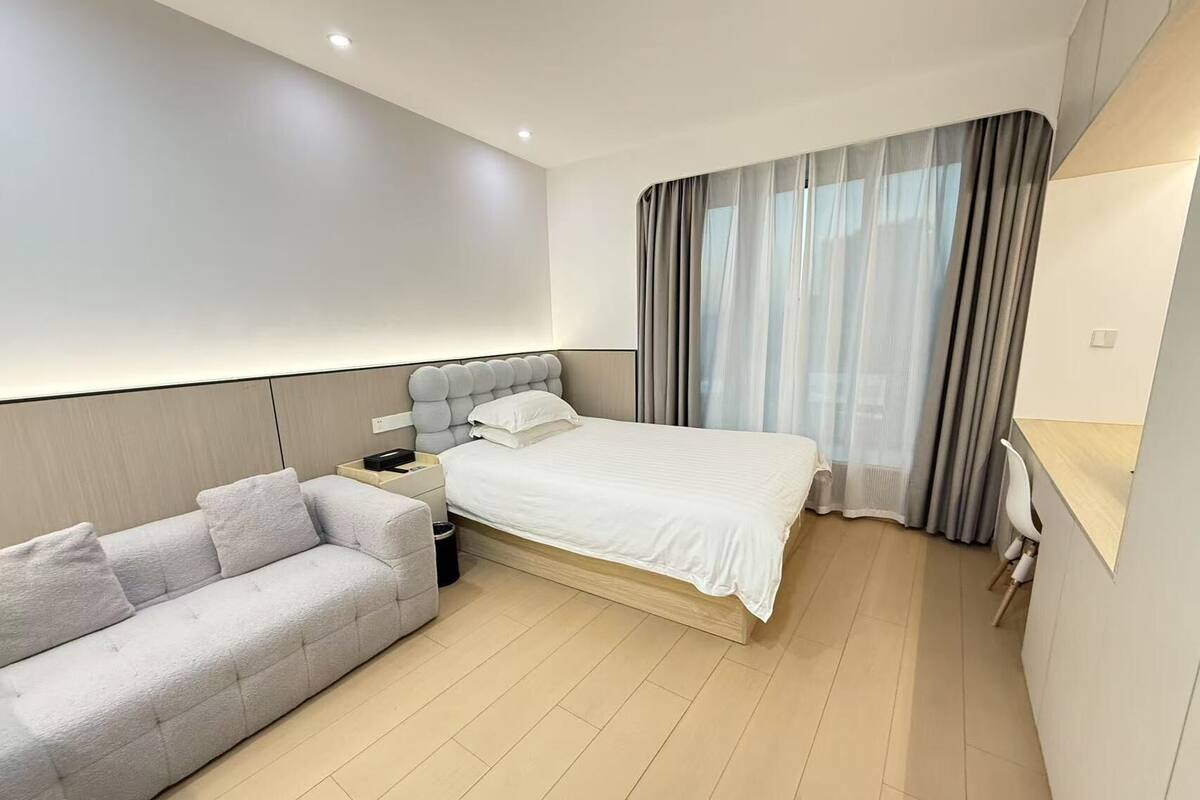 Executive Double Room, City View | Desk, laptop workspace, blackout curtains, free WiFi