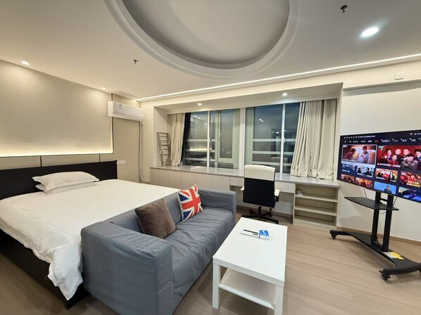 Suite Studio Exécutive, vue ville | Bureau, espace de travail pour ordinateur portable, rideaux occultants