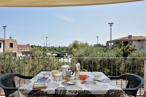 Outdoor dining - Apartment in cottage (Lotzorai)