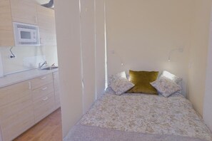 Silitysrauta/-lauta, Wi-Fi, vuodevaatteet