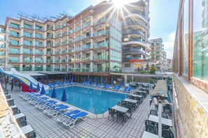 Alberca al aire libre por temporada 