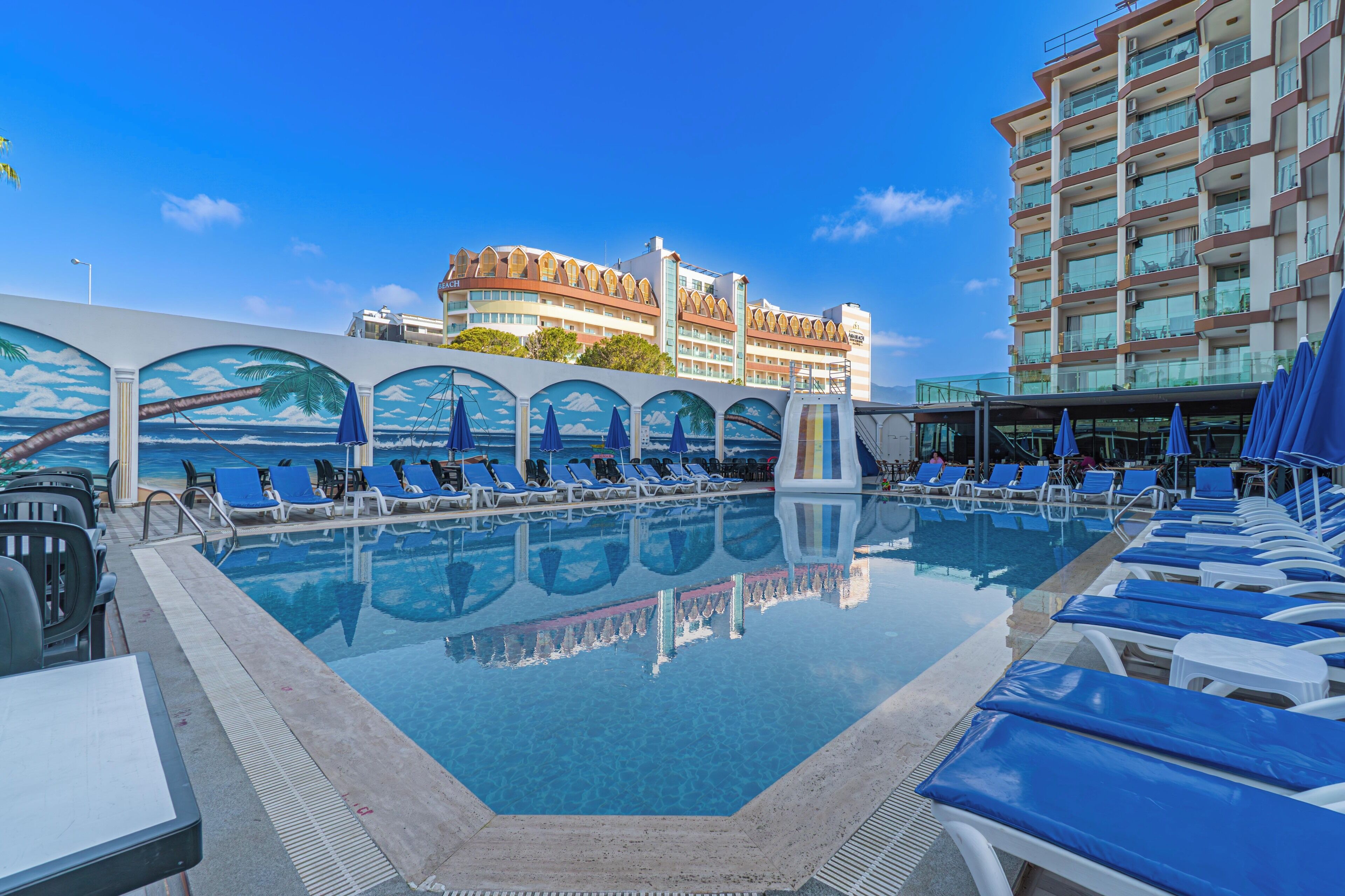 Sesongbasert utendørsbasseng