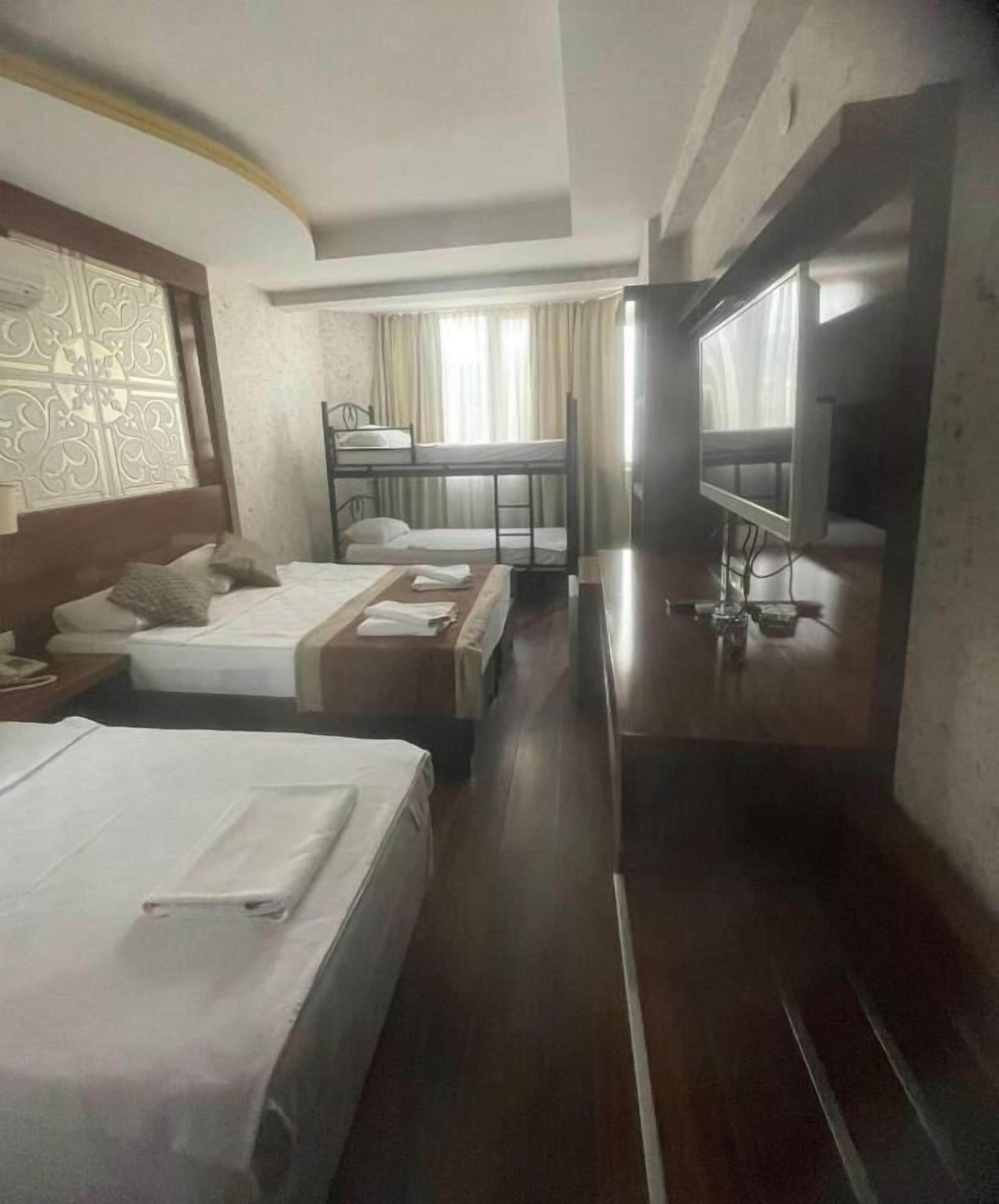 Minibar, WiFi, bed sheets