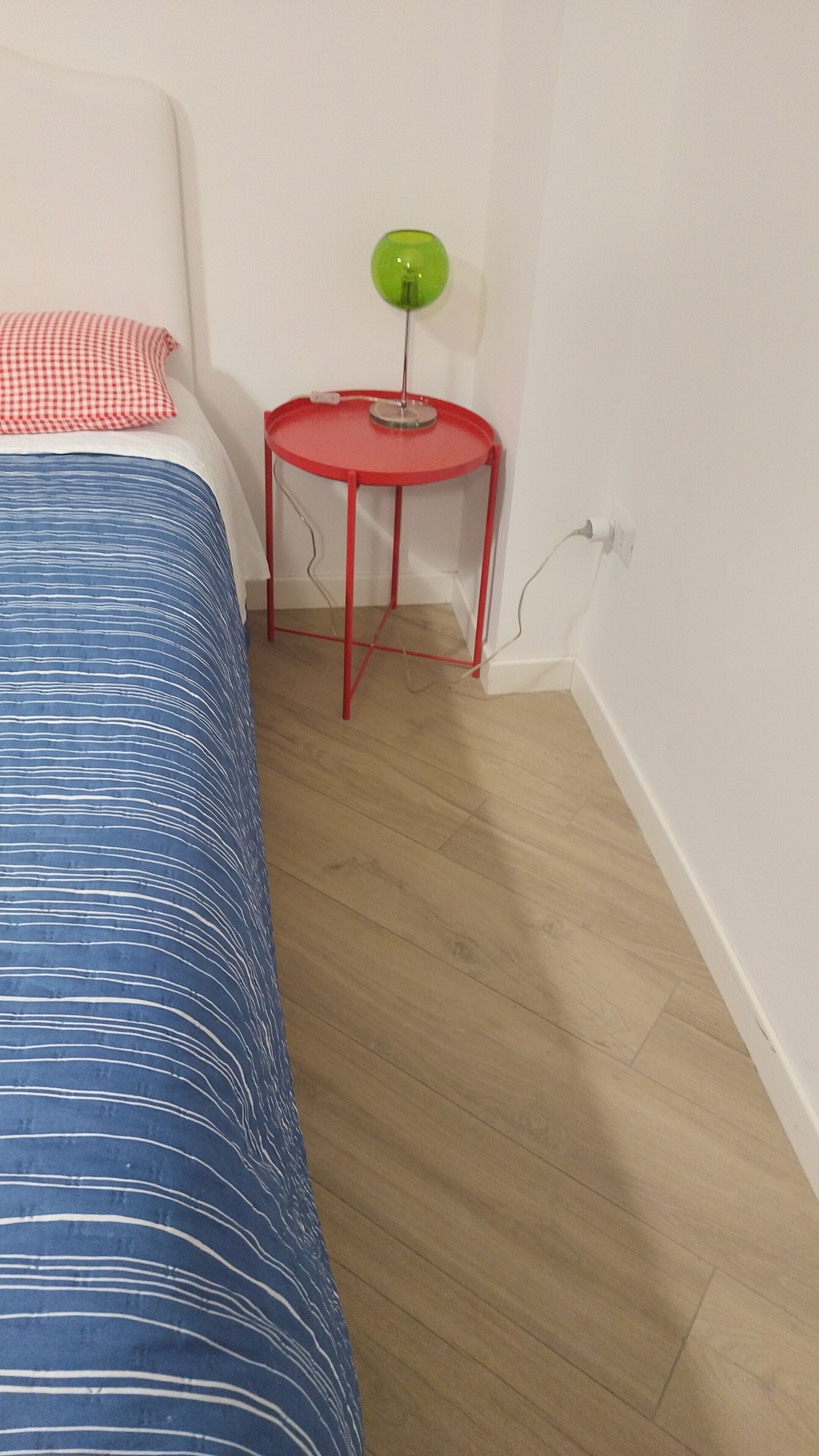 WiFi, bed sheets