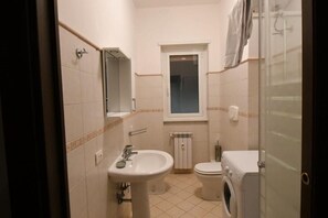 Apartment, City View | Bathroom - Trastevere Marconi Apartment (Roma)