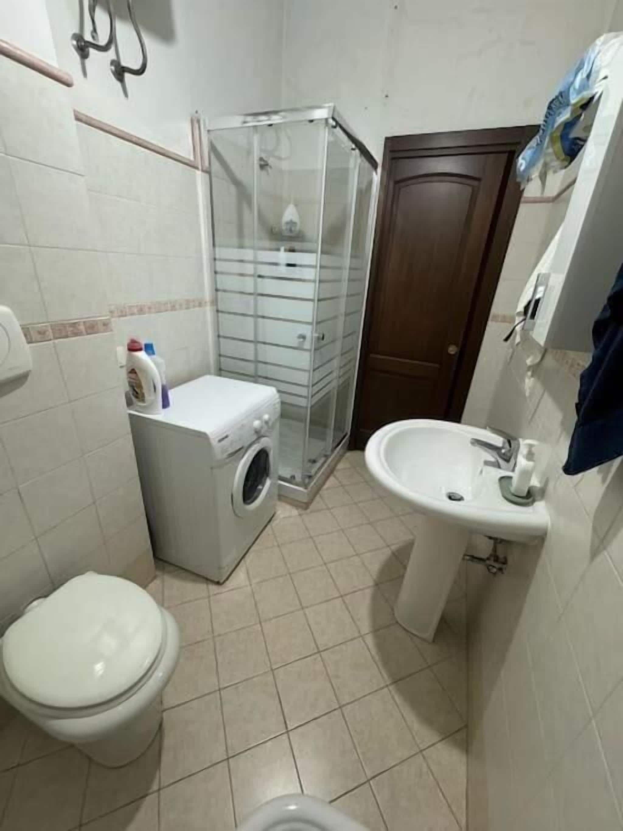 Apartment, City View | Bathroom | Shower, free toiletries, hair dryer, towels