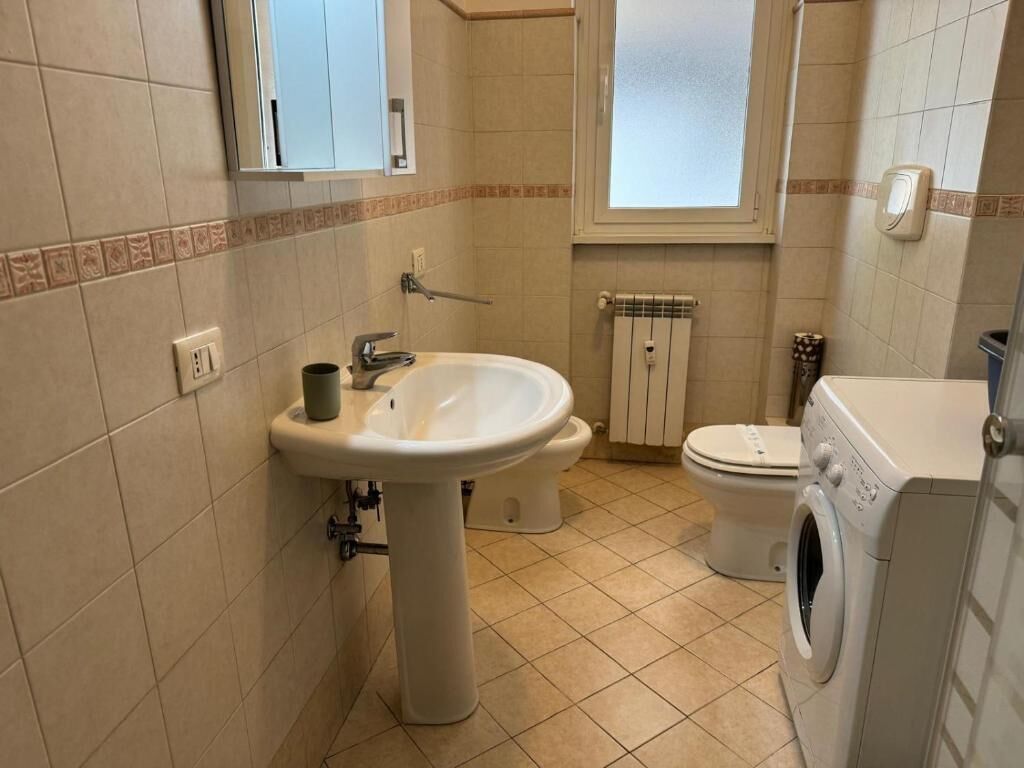 Apartment, City View | Bathroom | Shower, free toiletries, hair dryer, towels