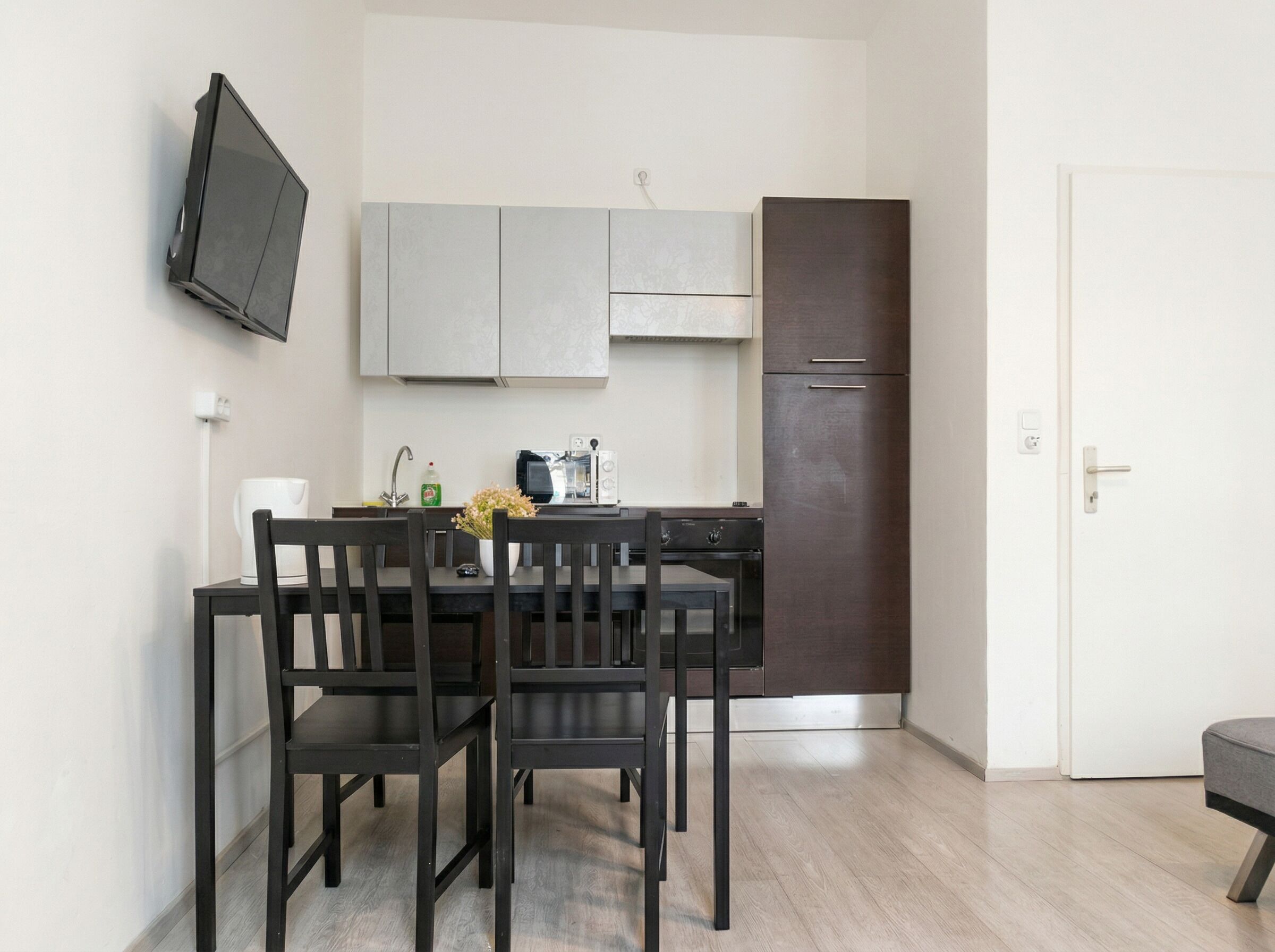 Apartamento básico | Cozinha privada | Fogão, cooktop, talheres/pratos/utensílios de cozinha