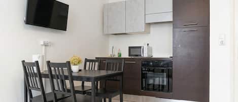 基础公寓 | 私人厨房 | 烤箱、炉灶、厨具/餐具