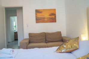 Basic Apartment | Iron/ironing board, free WiFi - Beautiful 2BR Near Rennweg Belvedere (Vienna)