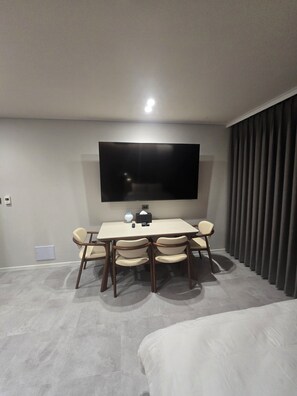 Habitación doble Deluxe, vista a la ciudad | Wifi gratis