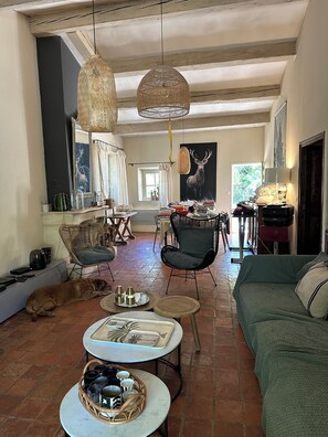 Smart TV - Pretty country house in private domain swimming pool 8X4m 5 bedrooms (Venelles)