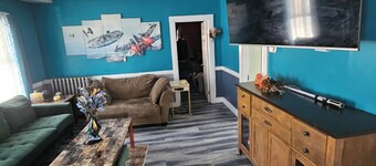 Adult Nerd Home w/ Themed Rooms Ramen Arcade & Peloton Pet Friendly Near Boston