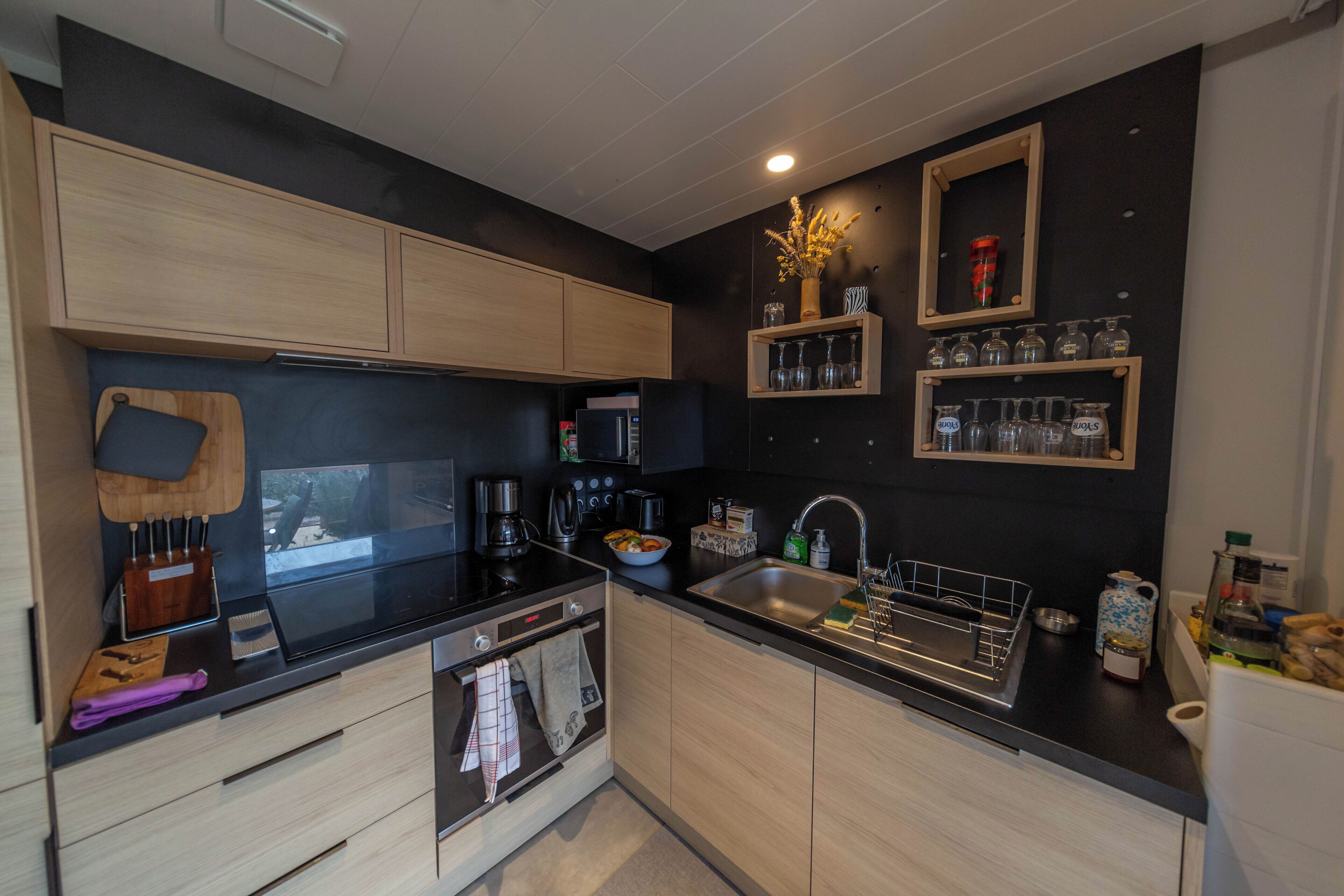 Micro-ondes, four, plaque de cuisson, lave-vaisselle