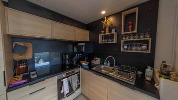 Micro-ondes, four, plaque de cuisson, lave-vaisselle