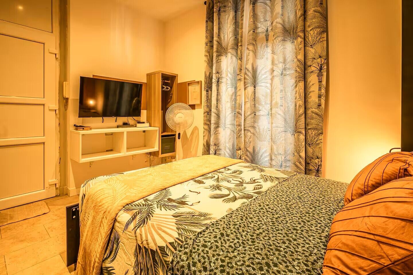 Internet, bed sheets