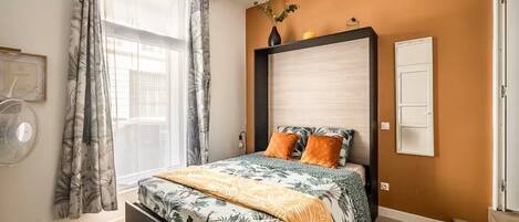 Internet, bed sheets