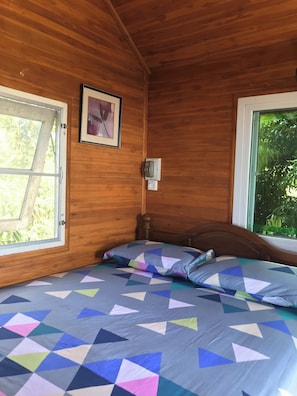 Familiehus - hawaiiansk terrasse - bakkeudsigt | Gratis Wi-Fi, sengetøj
