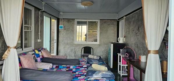 Casa familiar, lanai, vistas a la colina | Wifi gratis y ropa de cama