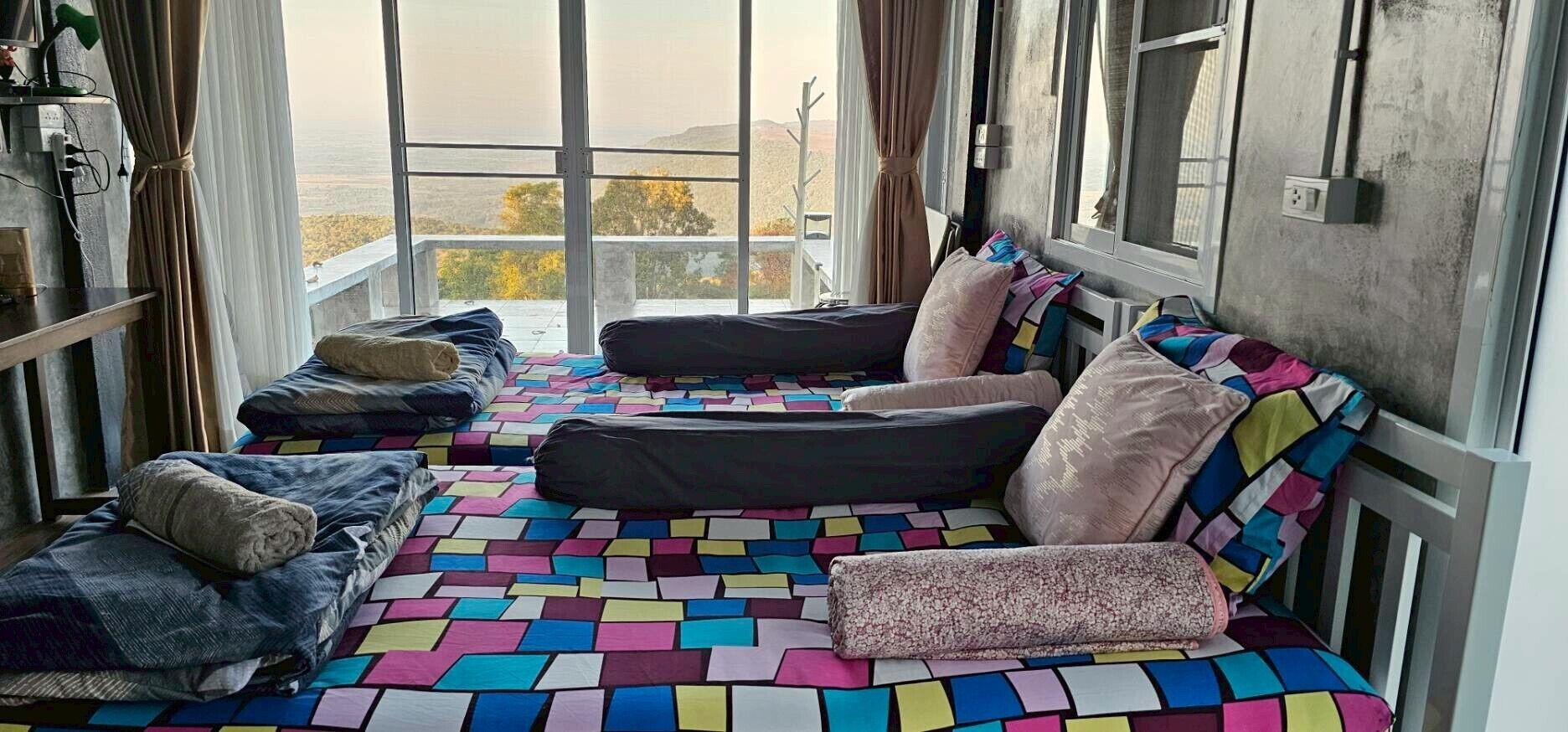 Casa familiar, lanai, vistas a la colina | Wifi gratis y ropa de cama