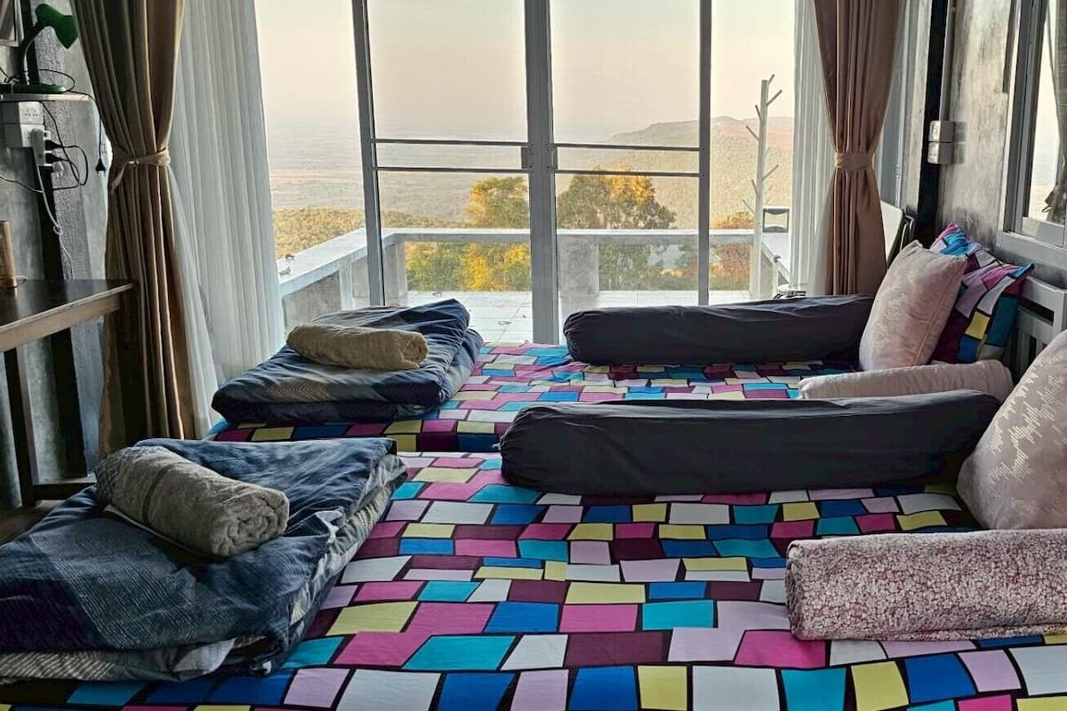 Casa familiar, lanai, vistas a la colina | Wifi gratis y ropa de cama
