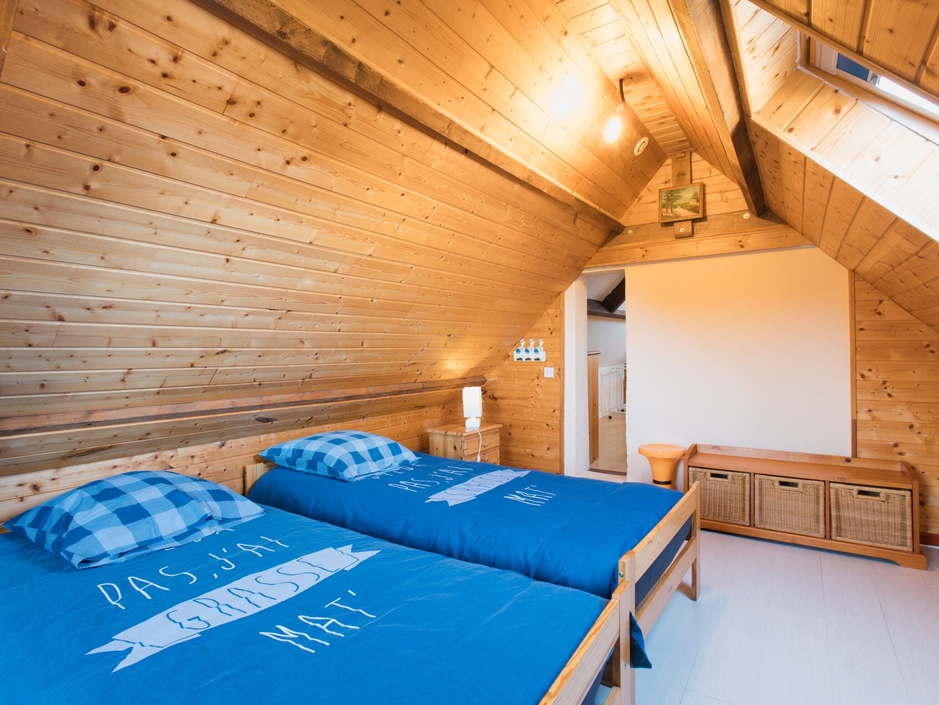 Fer et planche à repasser, draps fournis