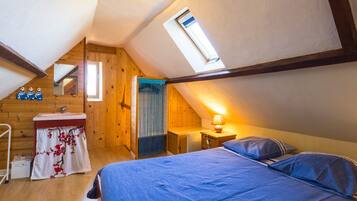 Fer et planche Ă repasser, draps fournis