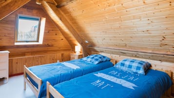 Iron/ironing board, bed sheets