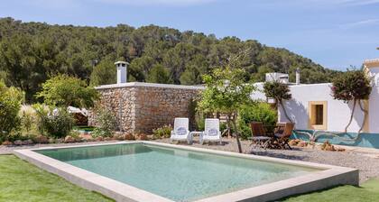 Typical Countryside House with Pool Near the Beach