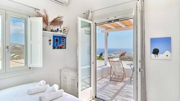 Iron/ironing board, WiFi, bed sheets, wheelchair access