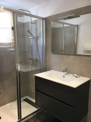 Een douche, een haardroger