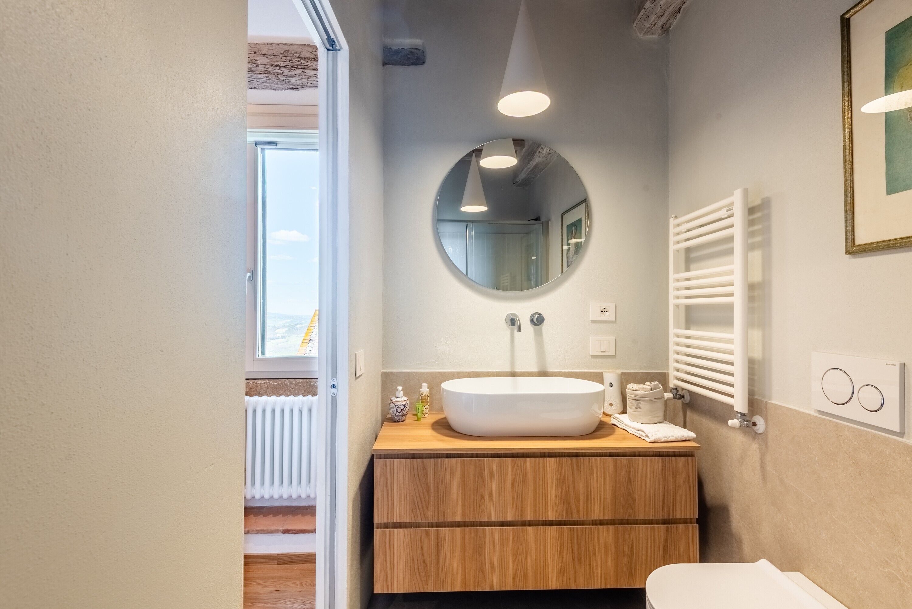 Een douche, een haardroger, handdoeken