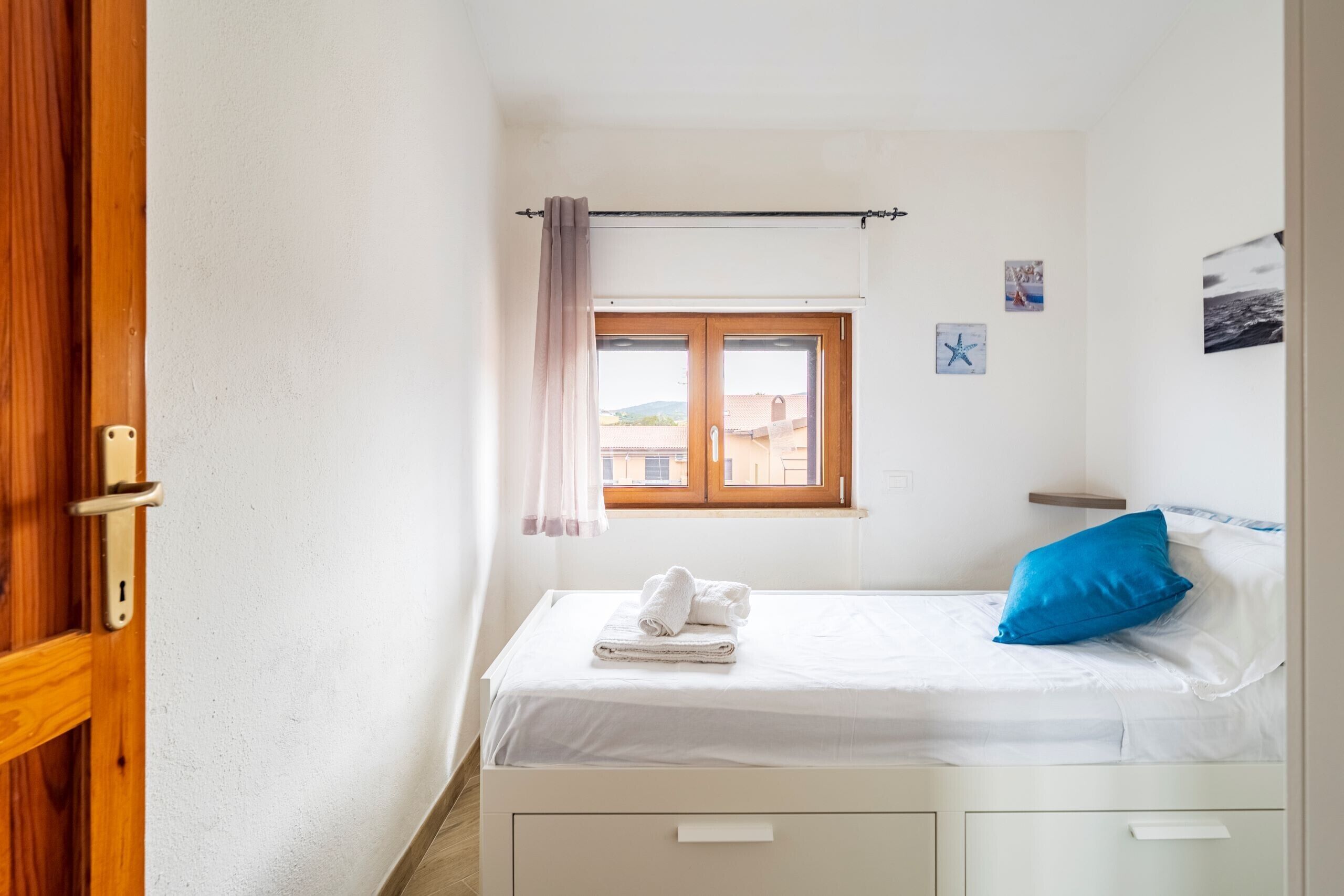 Iron/ironing board, WiFi, bed sheets, wheelchair access