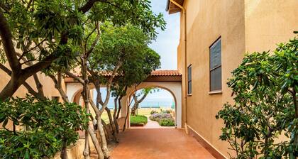 Apartment 'Villa Elena' with Sea View, Shared Pool and Air Conditioning