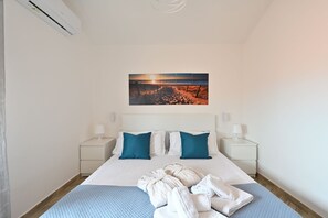 Planxa i posts de planxar, wifi i roba de llit 