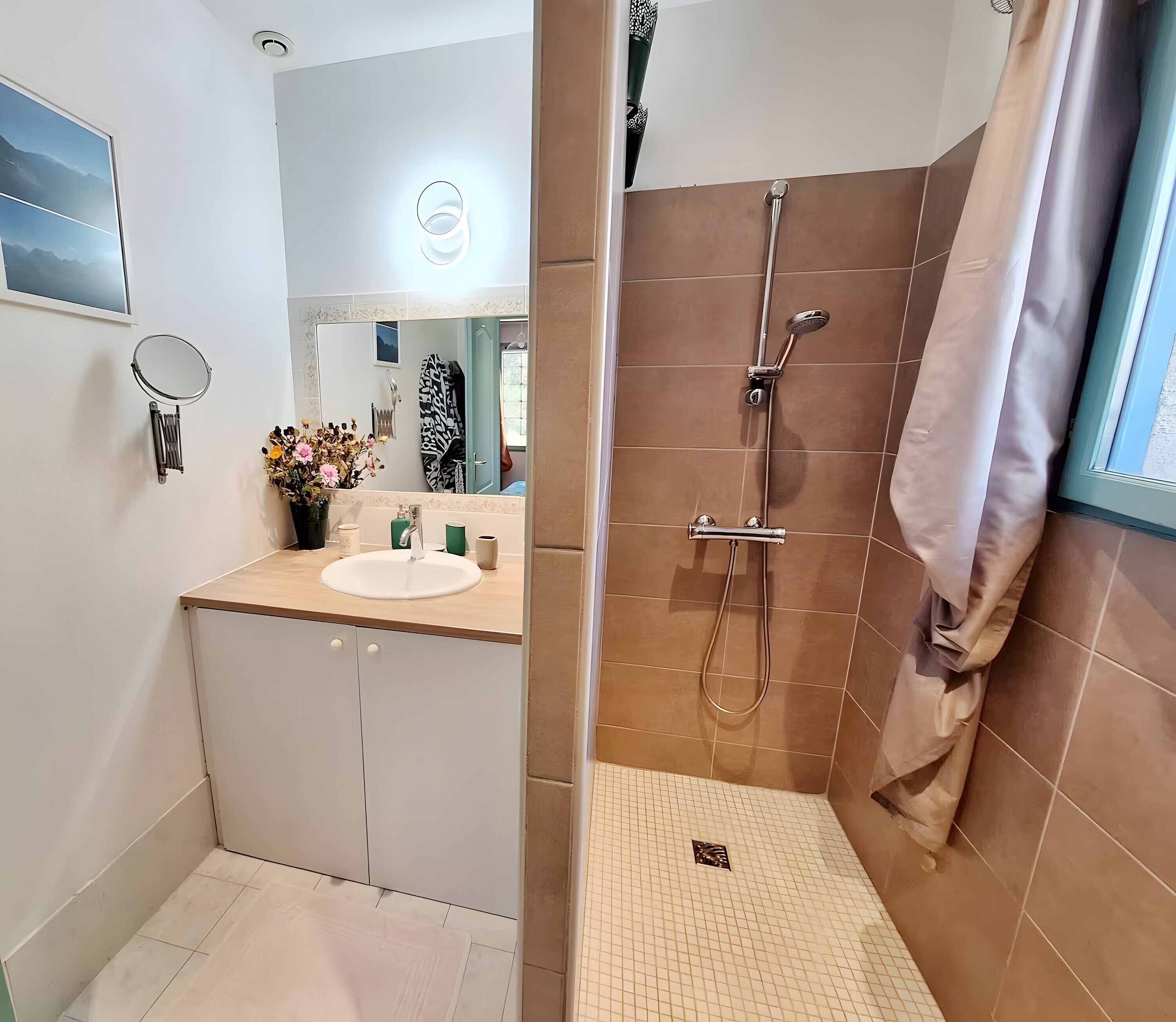 淋浴设施、吹风机、毛巾